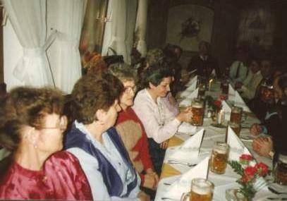 1989.február az első hivatalos budaörsi delegáció vacsorája 2